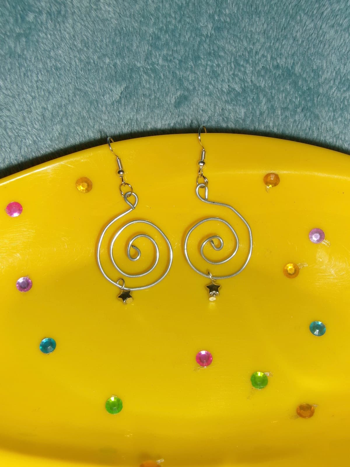 Wired spiral earrings 1